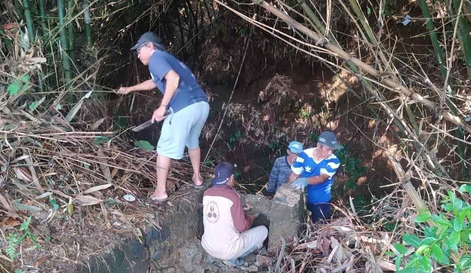 Perbaikan Longsor di Lingkungan Griya Salak Endah Bogor