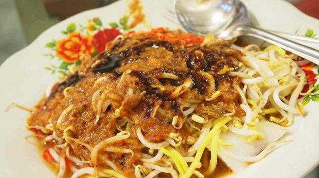 Toge Goreng: Ikon Kuliner Bogor Yang Tak Lekang Waktu