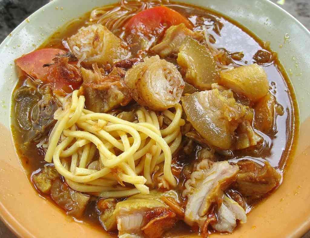 Soto Mie Bogor: Kelezatan Kuah Bening Yang Menggoda, Ikon Kuliner Kota Hujan