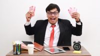 Kaya Tanpa Menunggu! 6 Weton yang Sering Dikunjungi Malaikat Rezeki, Karier Melesat dengan Gaji Tinggi