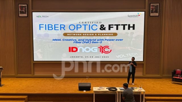 Tuan Rumah Speak Digital, Sistekin Untag Surabaya Jelajahi Teknologi Fiber Optik