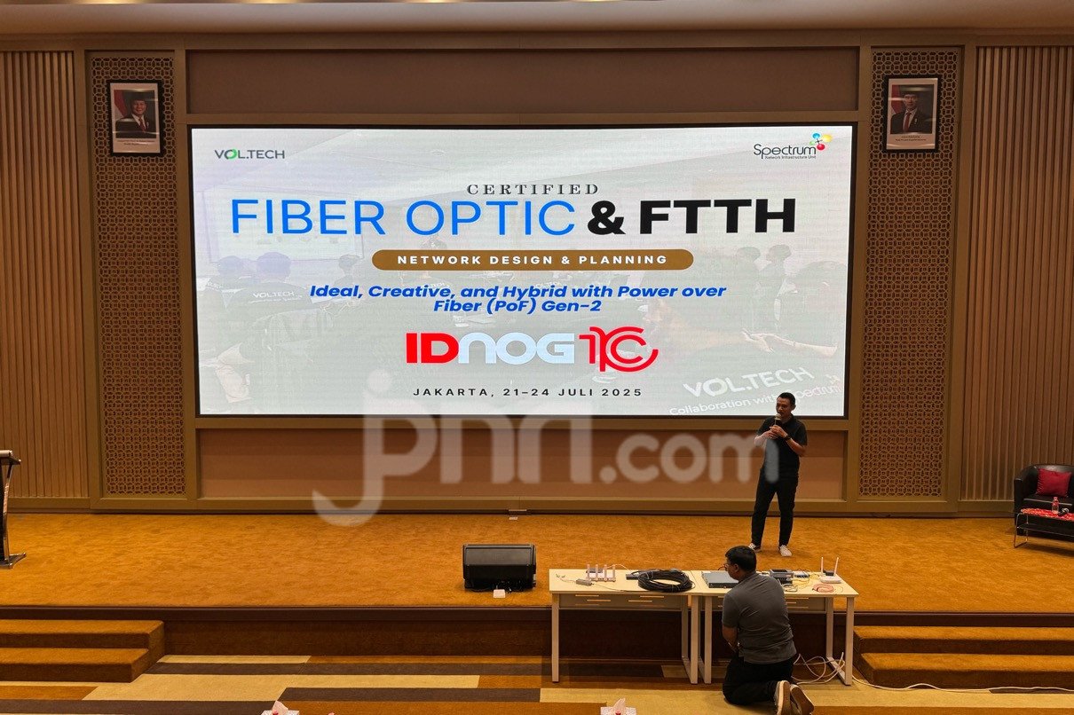 Tuan Rumah Speak Digital, Sistekin Untag Surabaya Jelajahi Teknologi Fiber Optik