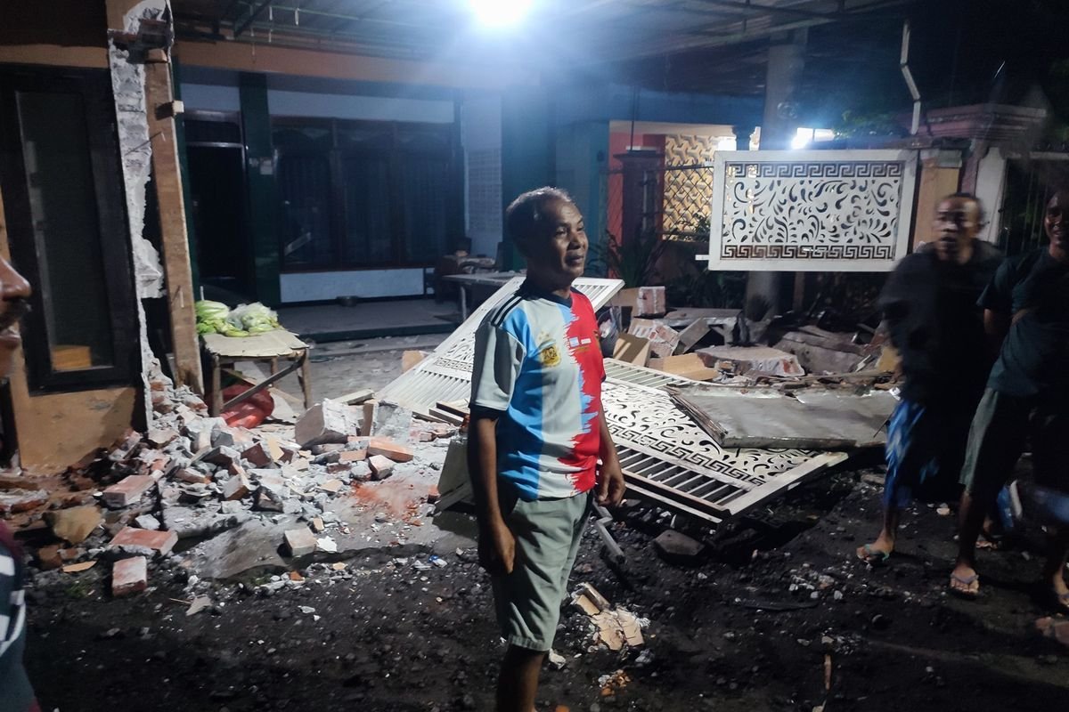 Navara Tersembunyi Usai Rusak Rumah Warga di Lumajang, Plat Nomor Dilepas